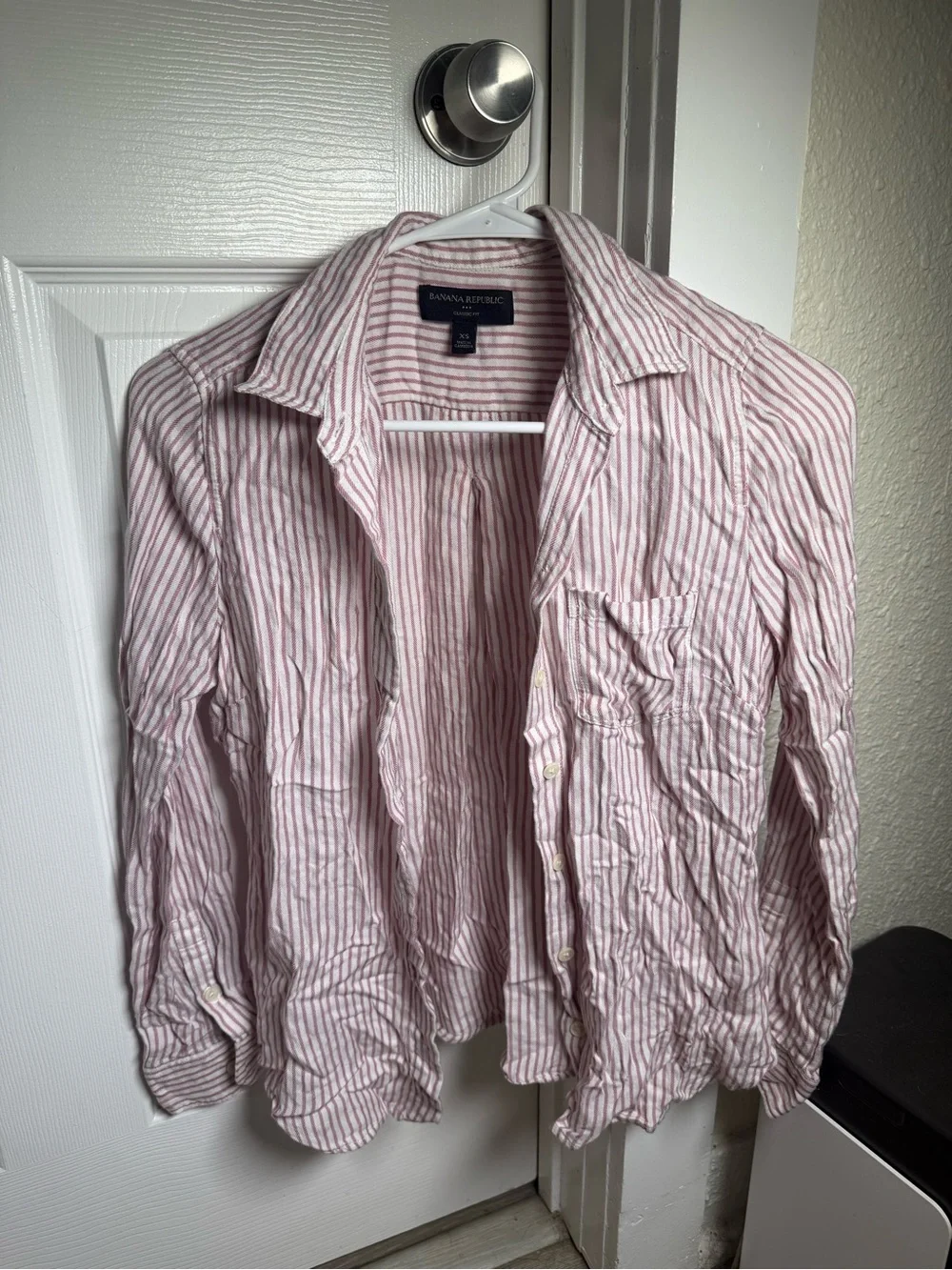 Banana Republic Pink Striped Casual Button-Up Shirt